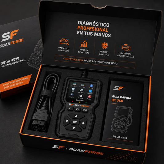 Scanner OBD2 ScanForge V519 conectado a vehículo mostrando pantalla de diagnóstico en tiempo real